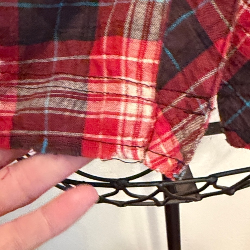 ☎️☎️☎️bogoho ☎️☎️☎️Forever 21 Red and Black Plaid Button-Down Shirt - Picture 9 of 12